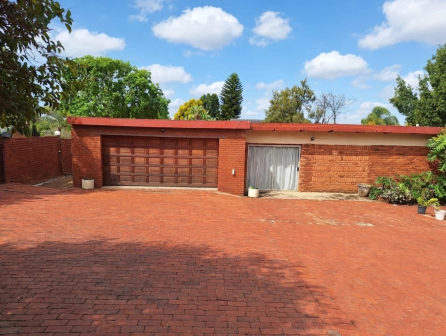 5 Bedroom Property for Sale in Constantia Park Gauteng