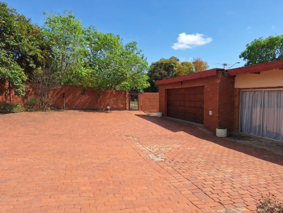 5 Bedroom Property for Sale in Constantia Park Gauteng