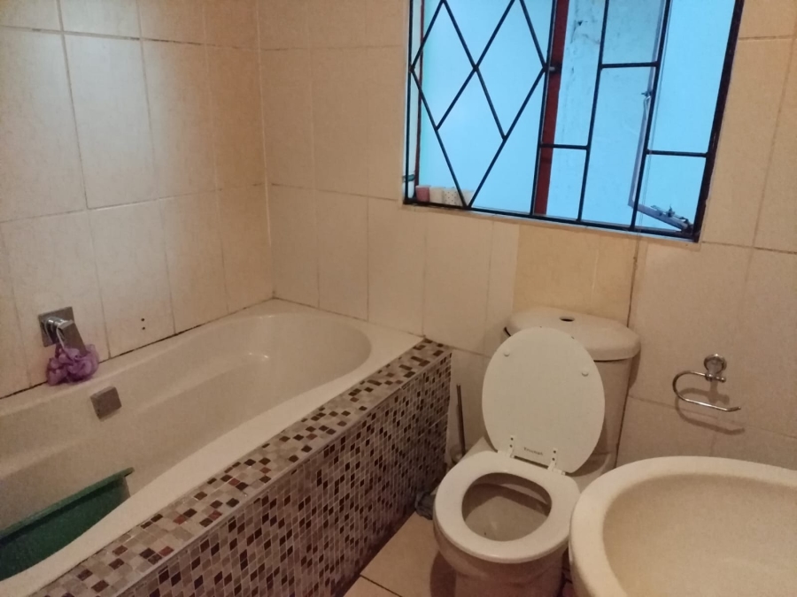 2 Bedroom Property for Sale in Toekomsrus Gauteng