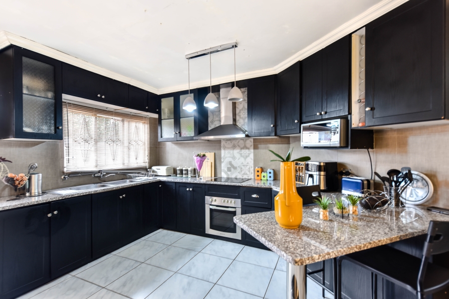 2 Bedroom Property for Sale in The Orchards Gauteng