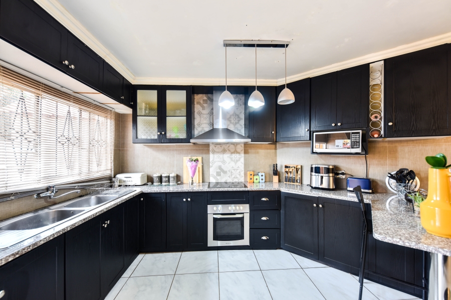 2 Bedroom Property for Sale in The Orchards Gauteng