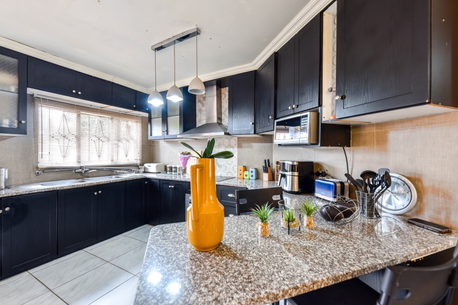 2 Bedroom Property for Sale in The Orchards Gauteng