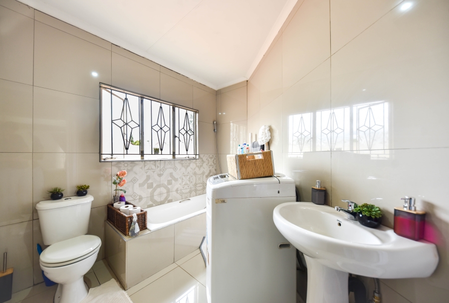 2 Bedroom Property for Sale in The Orchards Gauteng
