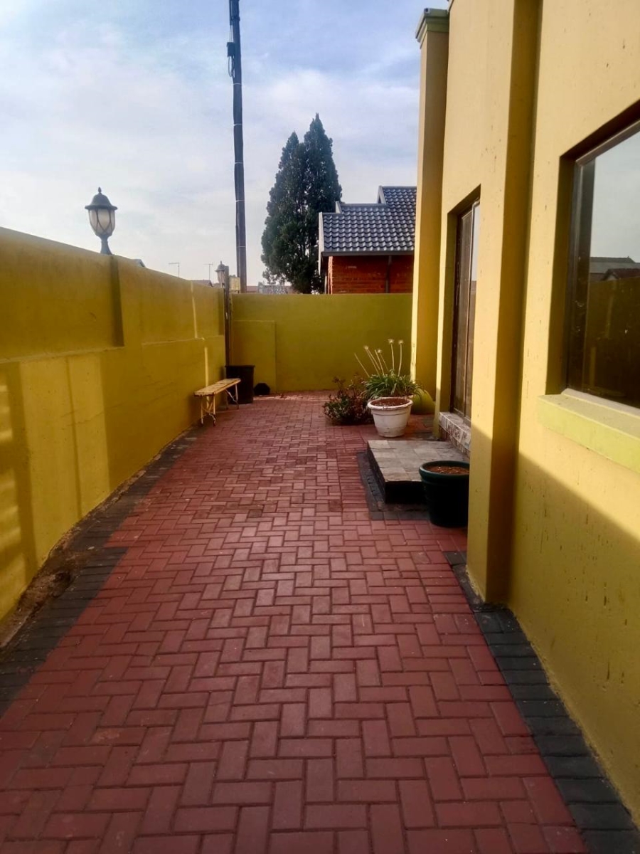 3 Bedroom Property for Sale in Daveyton Gauteng