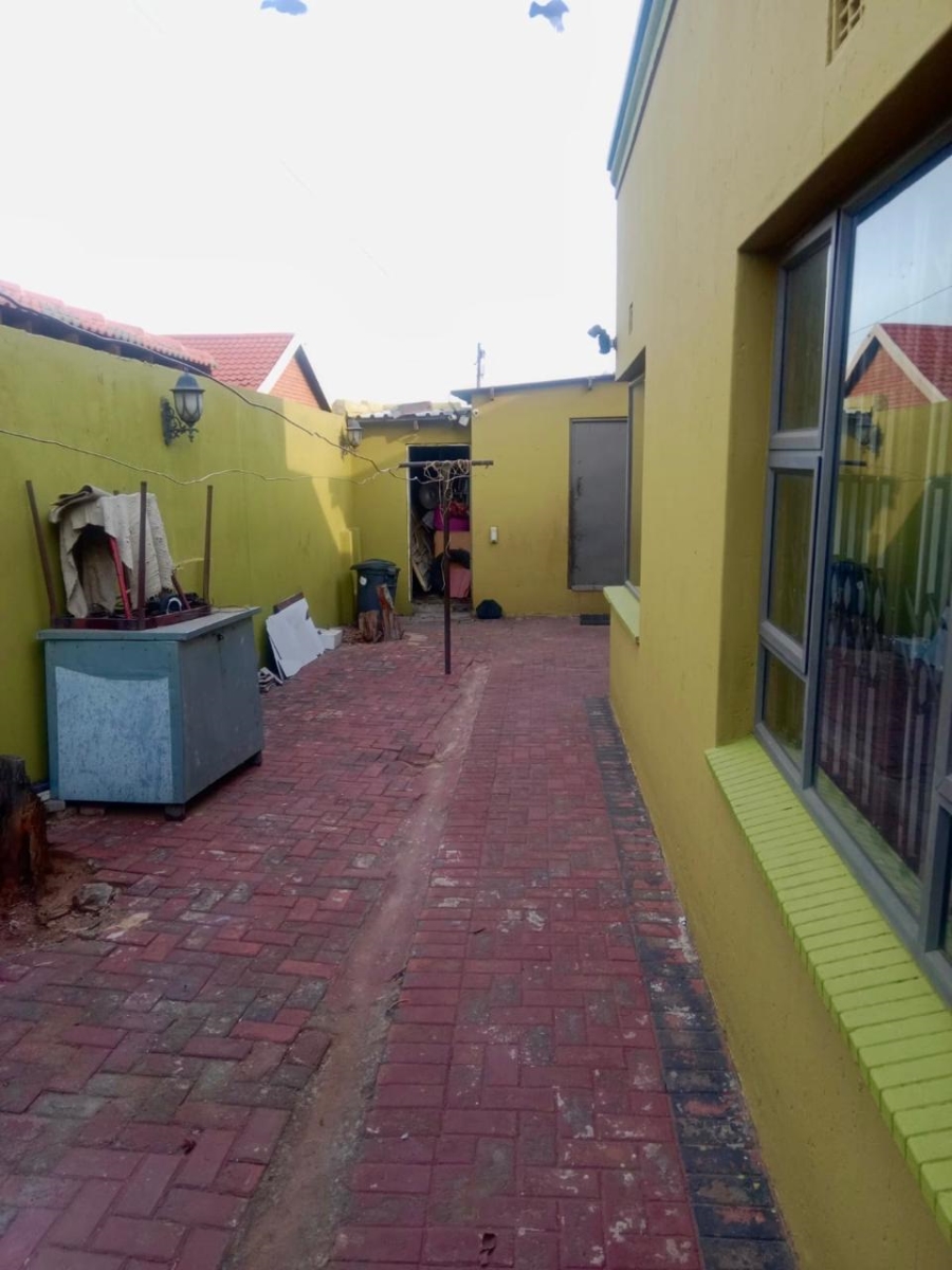 3 Bedroom Property for Sale in Daveyton Gauteng