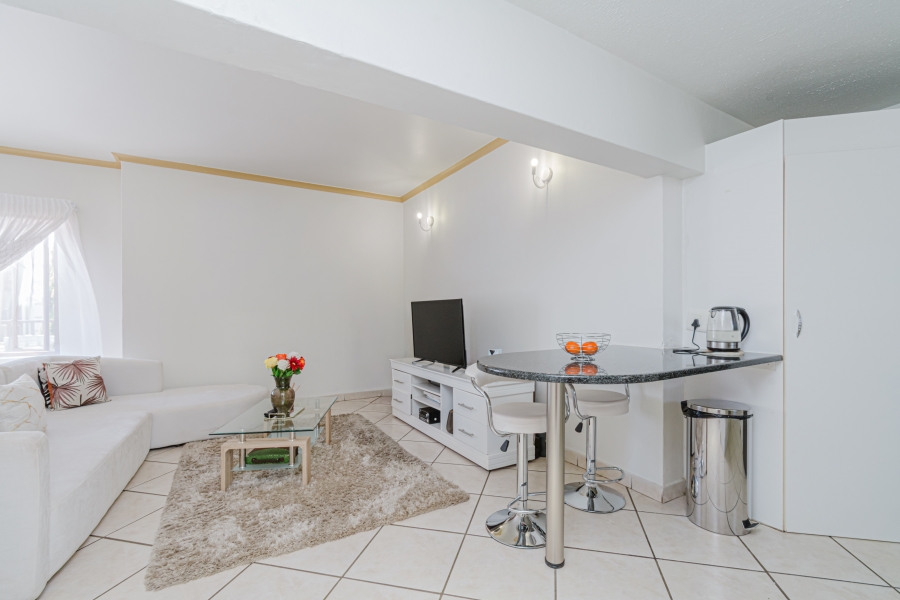 1 Bedroom Property for Sale in Chartwell Gauteng