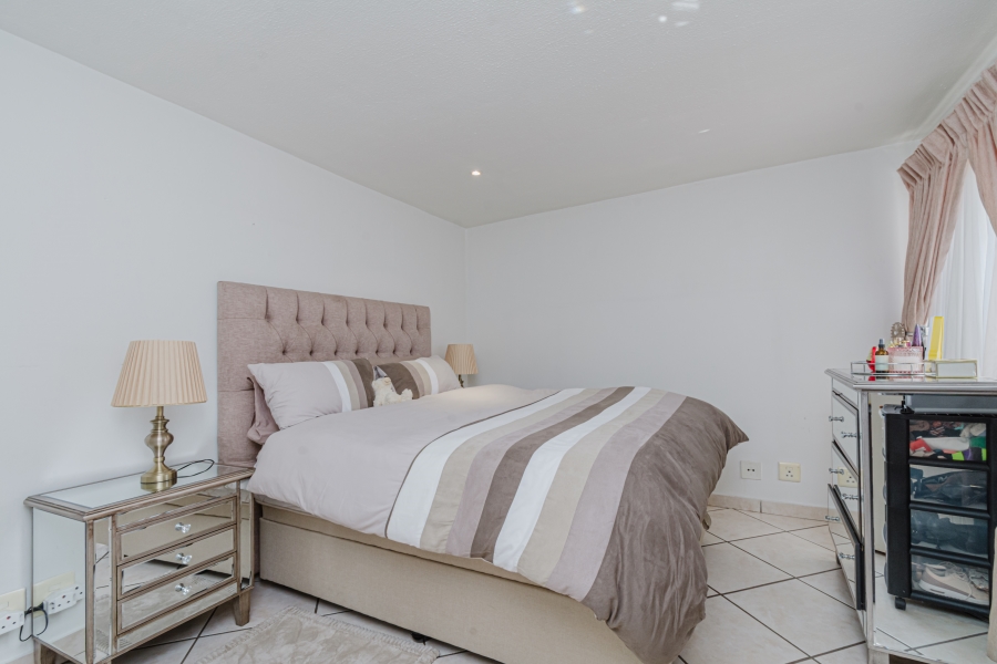 1 Bedroom Property for Sale in Chartwell Gauteng