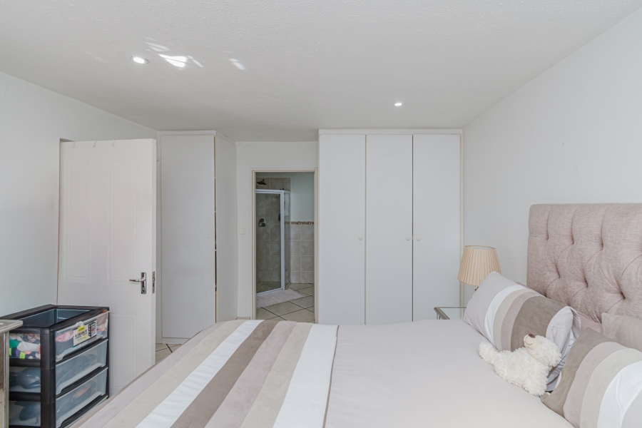 1 Bedroom Property for Sale in Chartwell Gauteng
