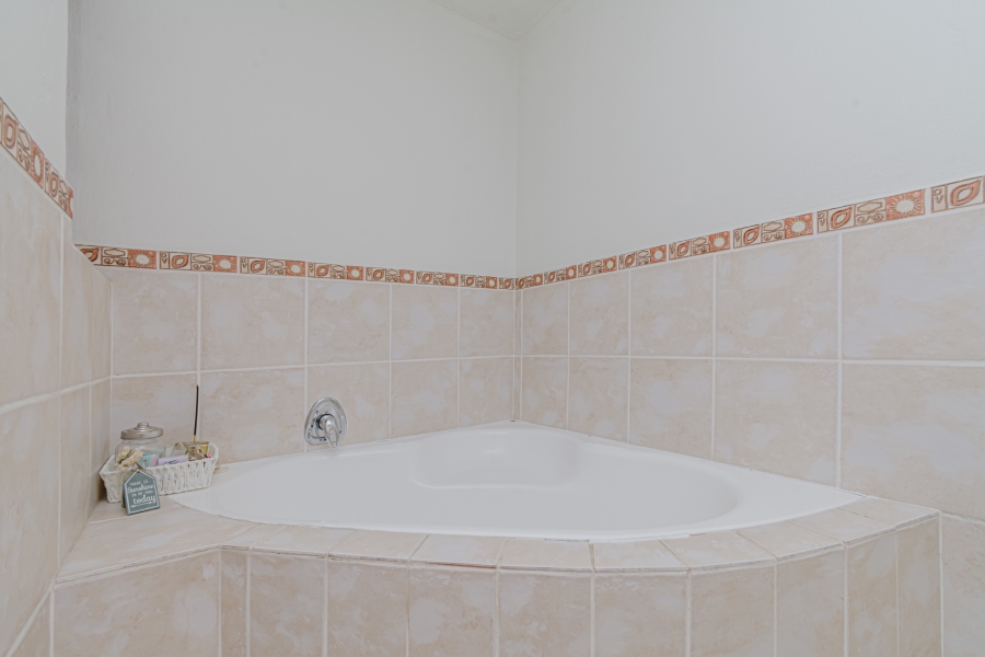 1 Bedroom Property for Sale in Chartwell Gauteng