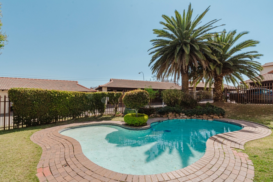 1 Bedroom Property for Sale in Chartwell Gauteng