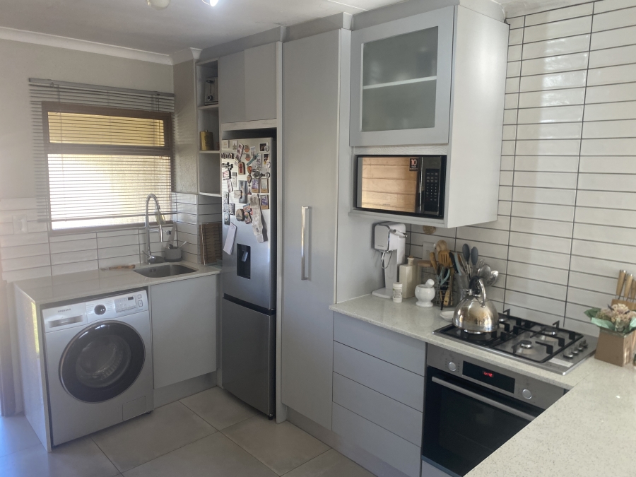 To Let 2 Bedroom Property for Rent in North Riding Gauteng