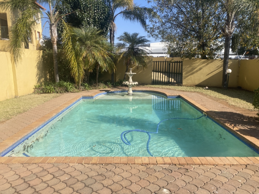 To Let 2 Bedroom Property for Rent in North Riding Gauteng