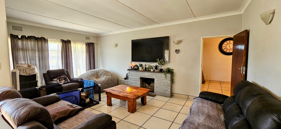 4 Bedroom Property for Sale in Three Rivers Gauteng