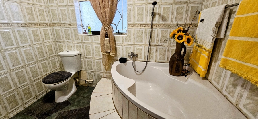 4 Bedroom Property for Sale in Three Rivers Gauteng