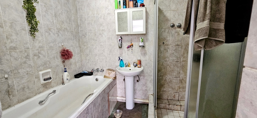 4 Bedroom Property for Sale in Three Rivers Gauteng