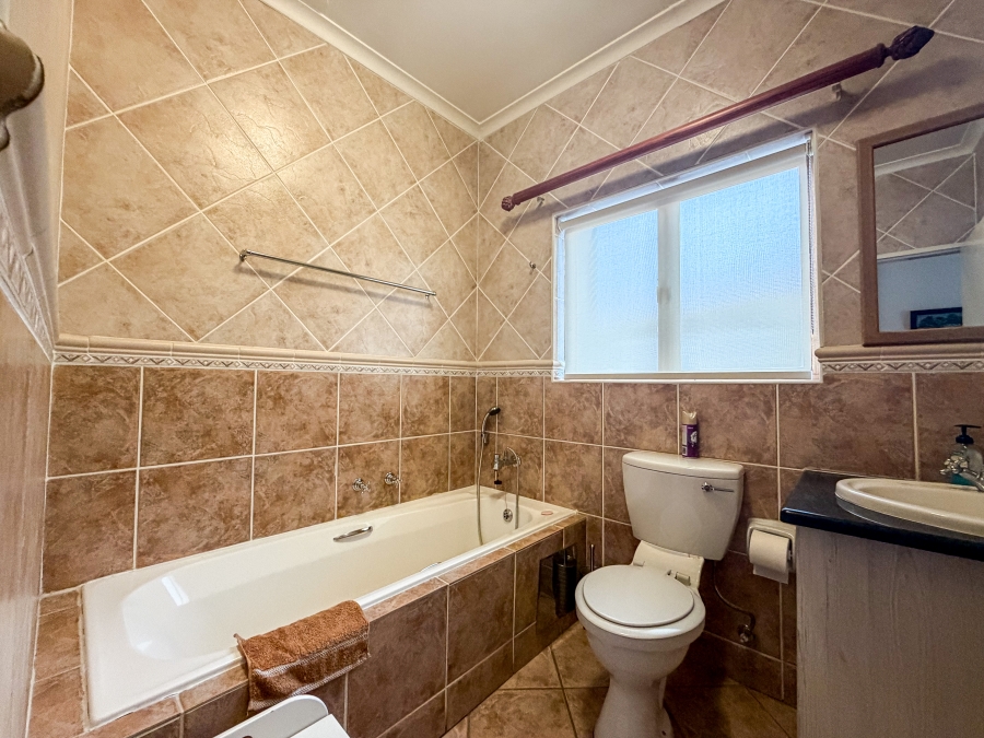 2 Bedroom Property for Sale in Silver Lakes Golf Estate Gauteng