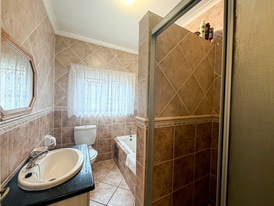 2 Bedroom Property for Sale in Silver Lakes Golf Estate Gauteng
