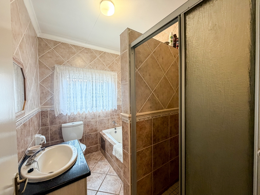 2 Bedroom Property for Sale in Silver Lakes Golf Estate Gauteng