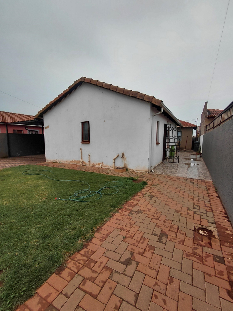 To Let 3 Bedroom Property for Rent in Protea Glen Gauteng