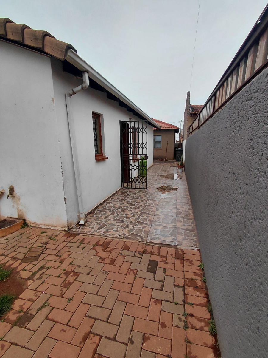 To Let 3 Bedroom Property for Rent in Protea Glen Gauteng
