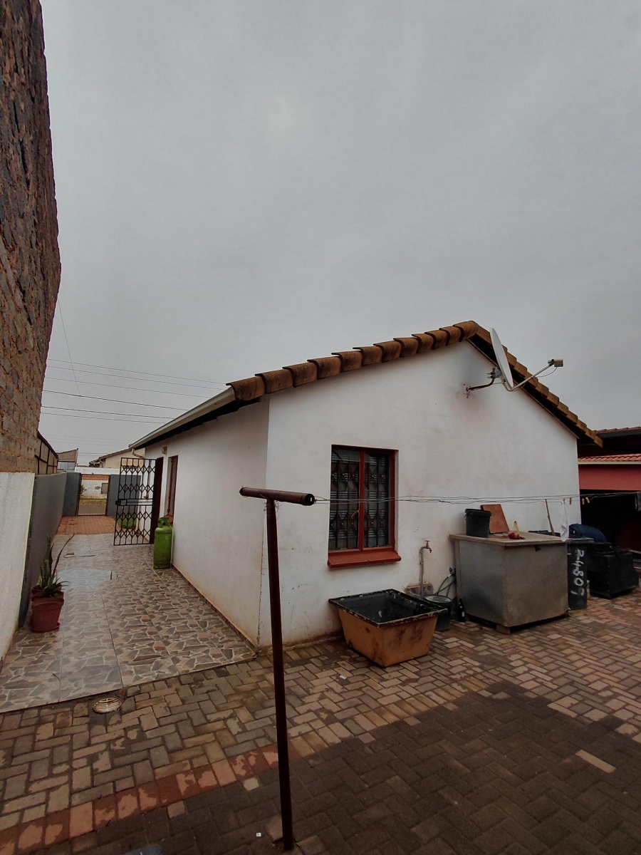To Let 3 Bedroom Property for Rent in Protea Glen Gauteng