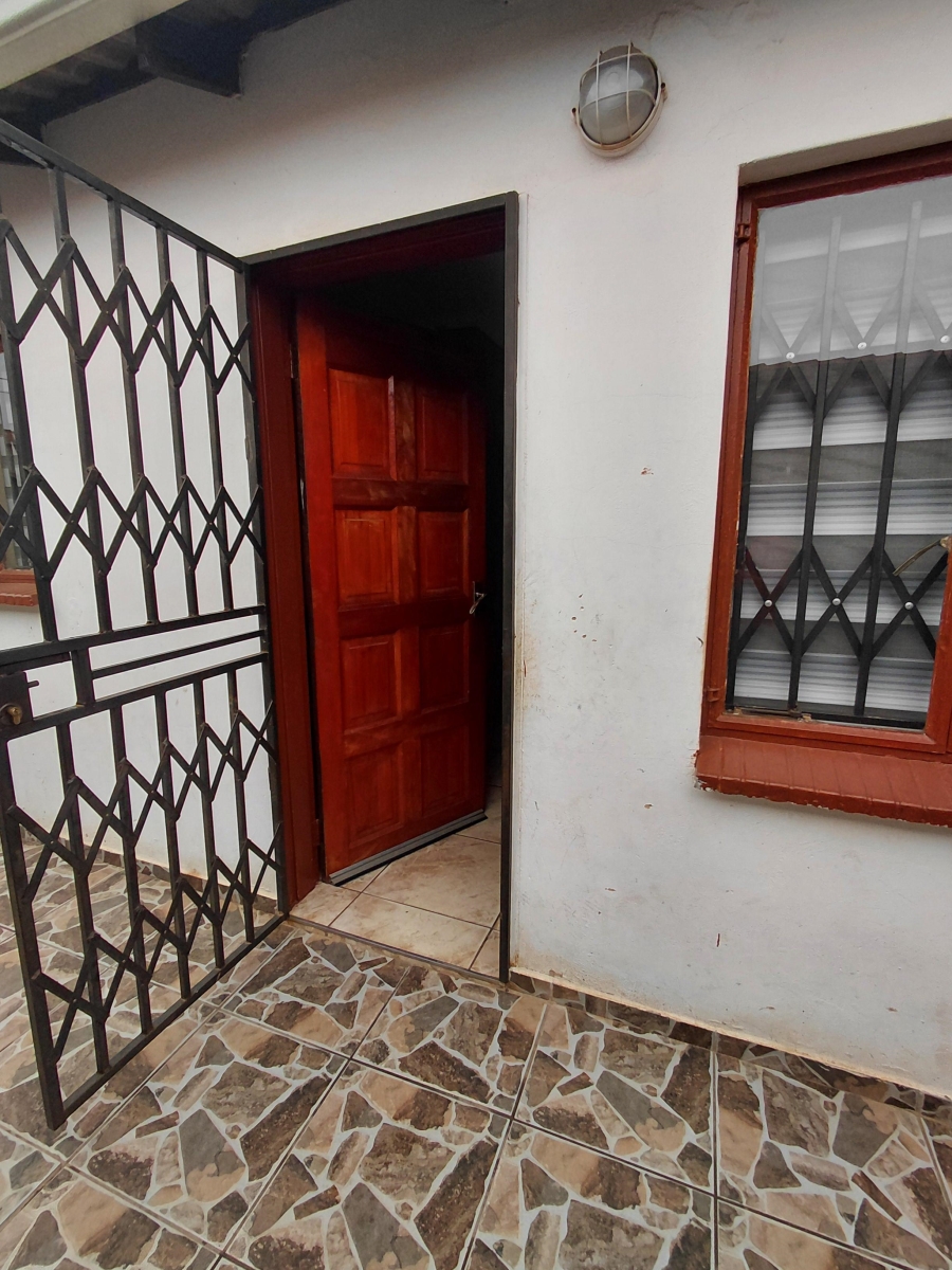 To Let 3 Bedroom Property for Rent in Protea Glen Gauteng