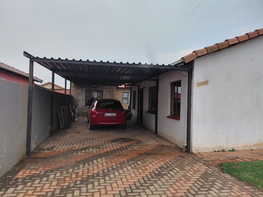 To Let 3 Bedroom Property for Rent in Protea Glen Gauteng
