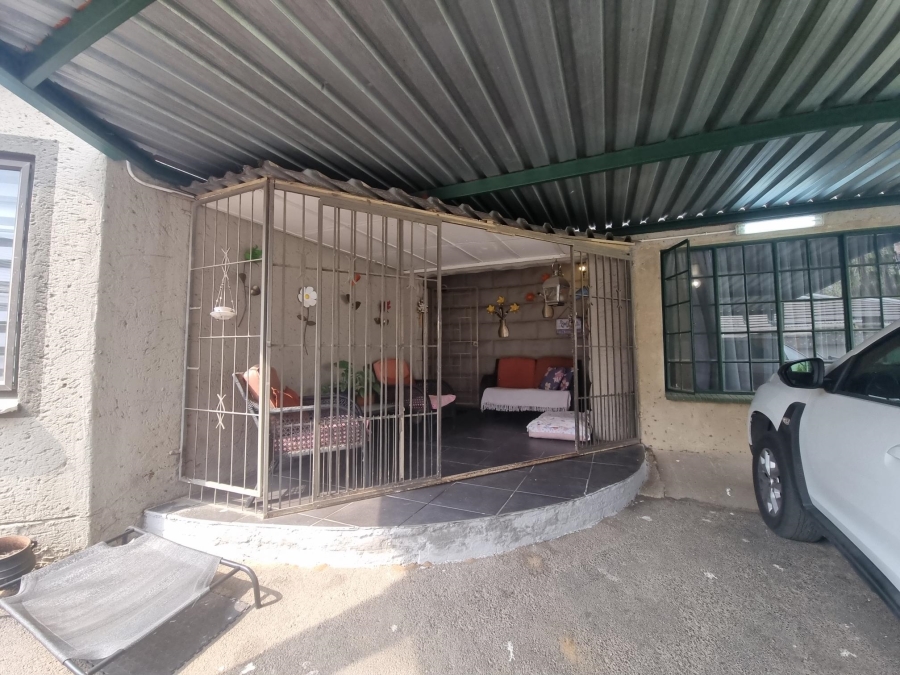 3 Bedroom Property for Sale in Parkhill Gardens Gauteng