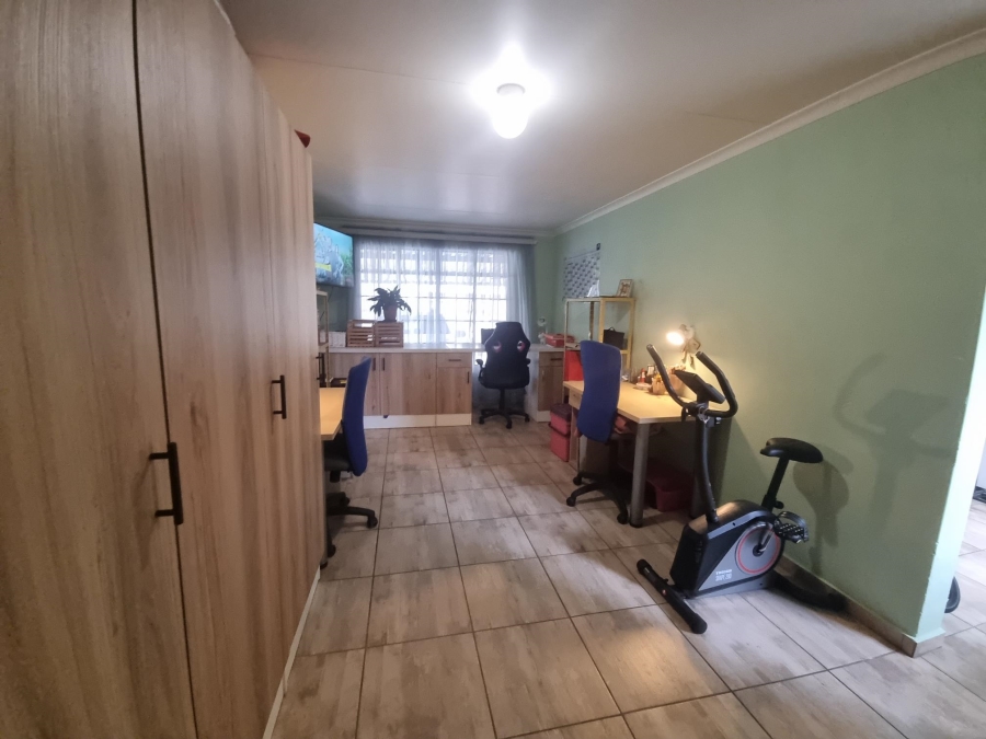 3 Bedroom Property for Sale in Parkhill Gardens Gauteng
