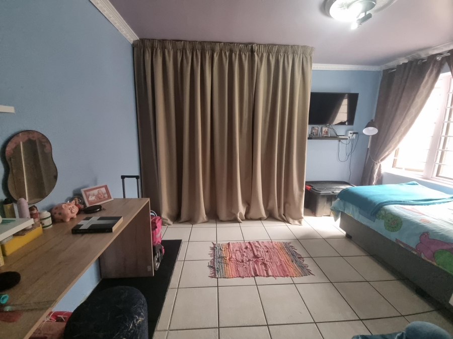 3 Bedroom Property for Sale in Parkhill Gardens Gauteng