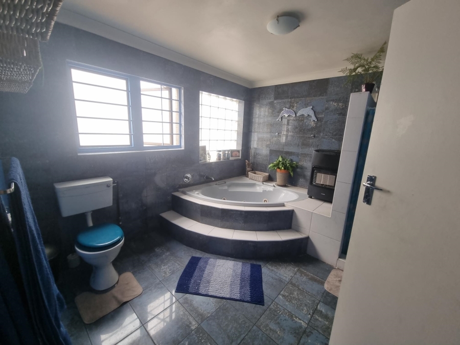 3 Bedroom Property for Sale in Parkhill Gardens Gauteng
