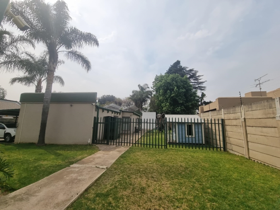 3 Bedroom Property for Sale in Parkhill Gardens Gauteng