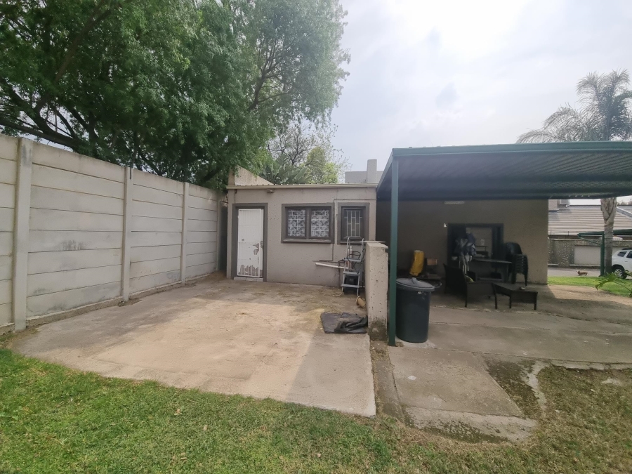 3 Bedroom Property for Sale in Parkhill Gardens Gauteng
