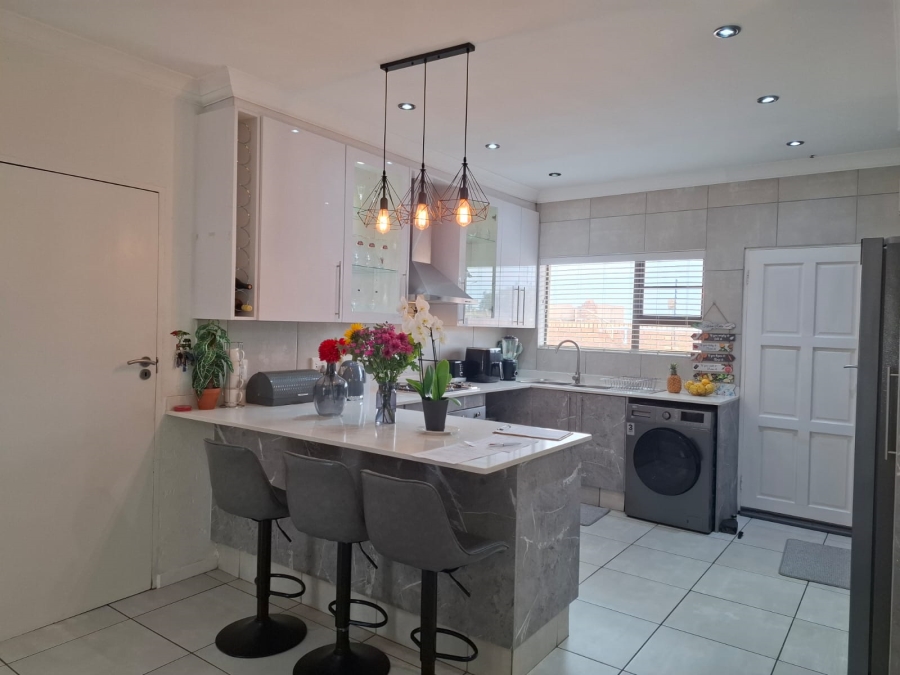 3 Bedroom Property for Sale in Helderwyk Gauteng