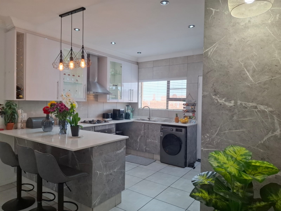 3 Bedroom Property for Sale in Helderwyk Gauteng