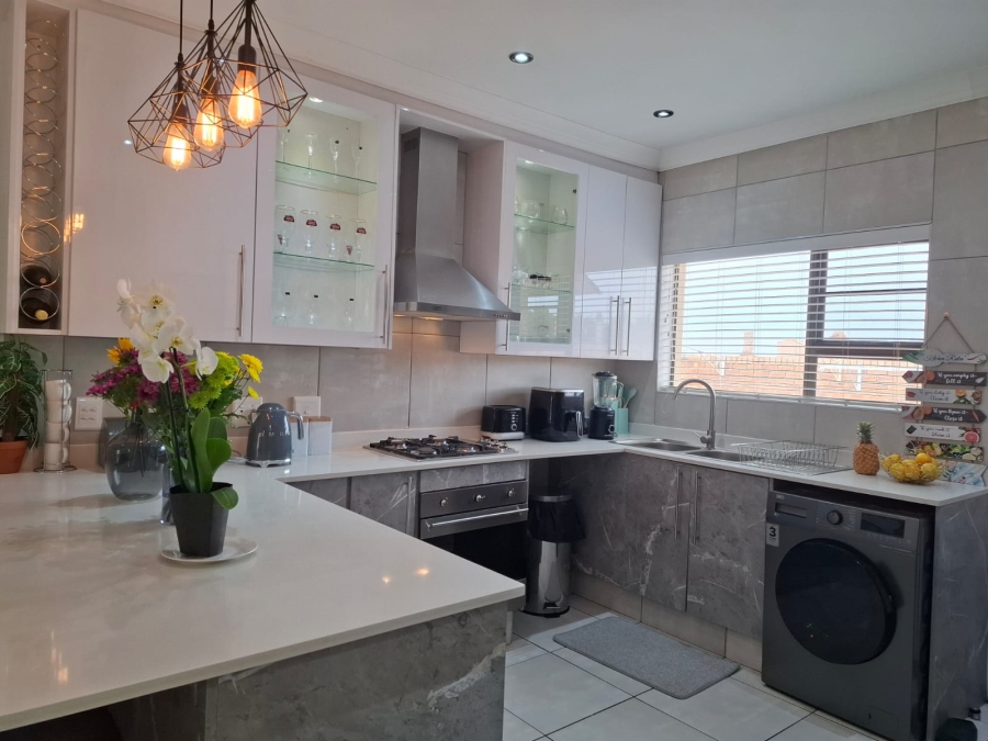 3 Bedroom Property for Sale in Helderwyk Gauteng