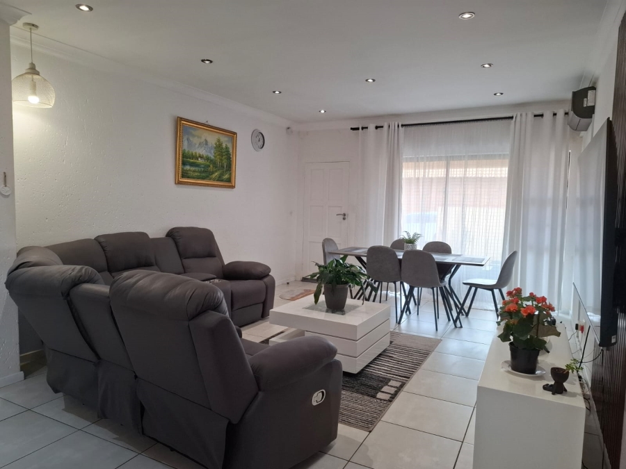 3 Bedroom Property for Sale in Helderwyk Gauteng