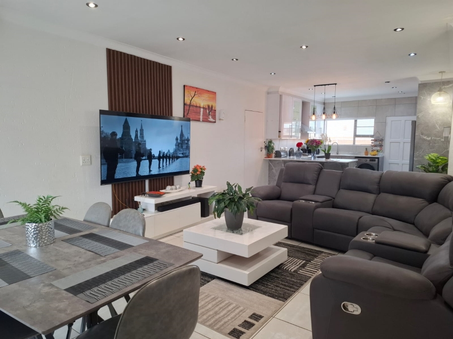 3 Bedroom Property for Sale in Helderwyk Gauteng
