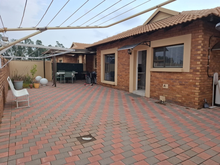 3 Bedroom Property for Sale in Helderwyk Gauteng