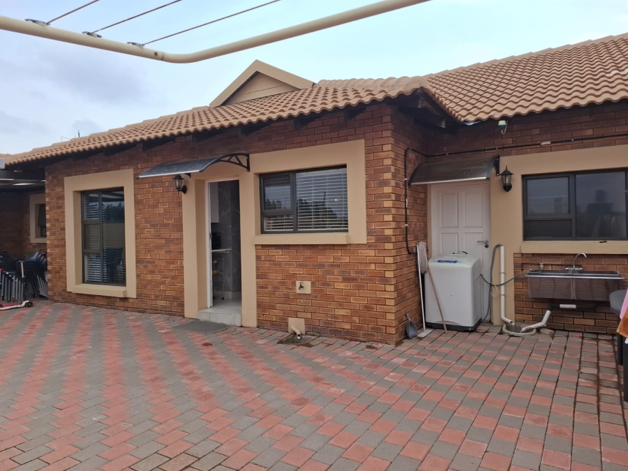 3 Bedroom Property for Sale in Helderwyk Gauteng