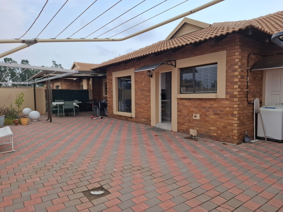 3 Bedroom Property for Sale in Helderwyk Gauteng
