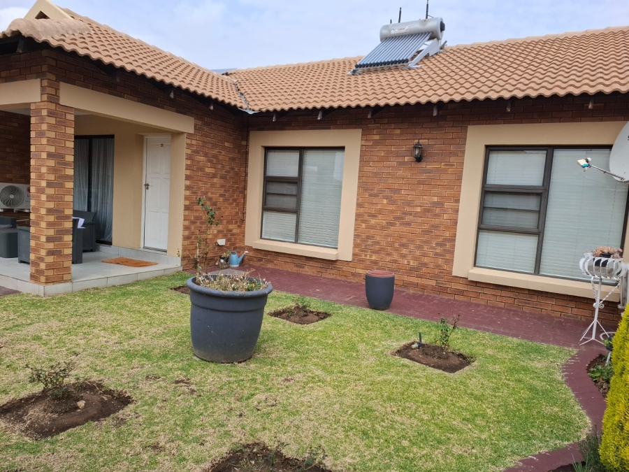 3 Bedroom Property for Sale in Helderwyk Gauteng