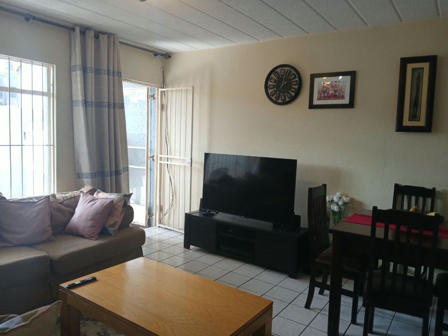 3 Bedroom Property for Sale in Linmeyer Gauteng