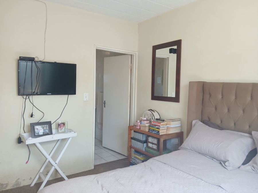 3 Bedroom Property for Sale in Linmeyer Gauteng