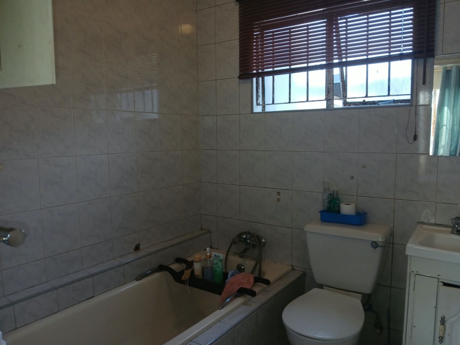 3 Bedroom Property for Sale in Linmeyer Gauteng