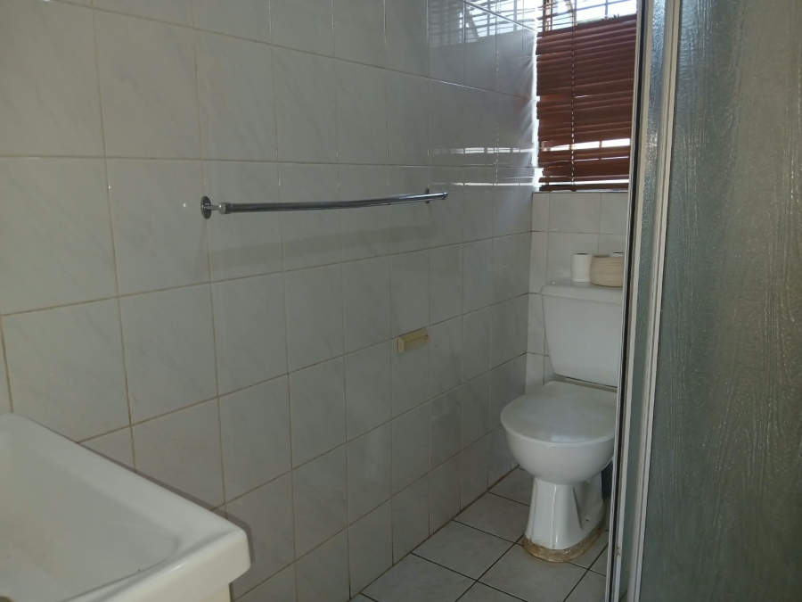 3 Bedroom Property for Sale in Linmeyer Gauteng