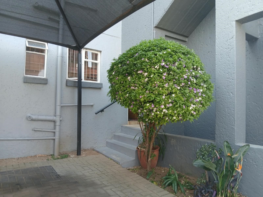 3 Bedroom Property for Sale in Linmeyer Gauteng