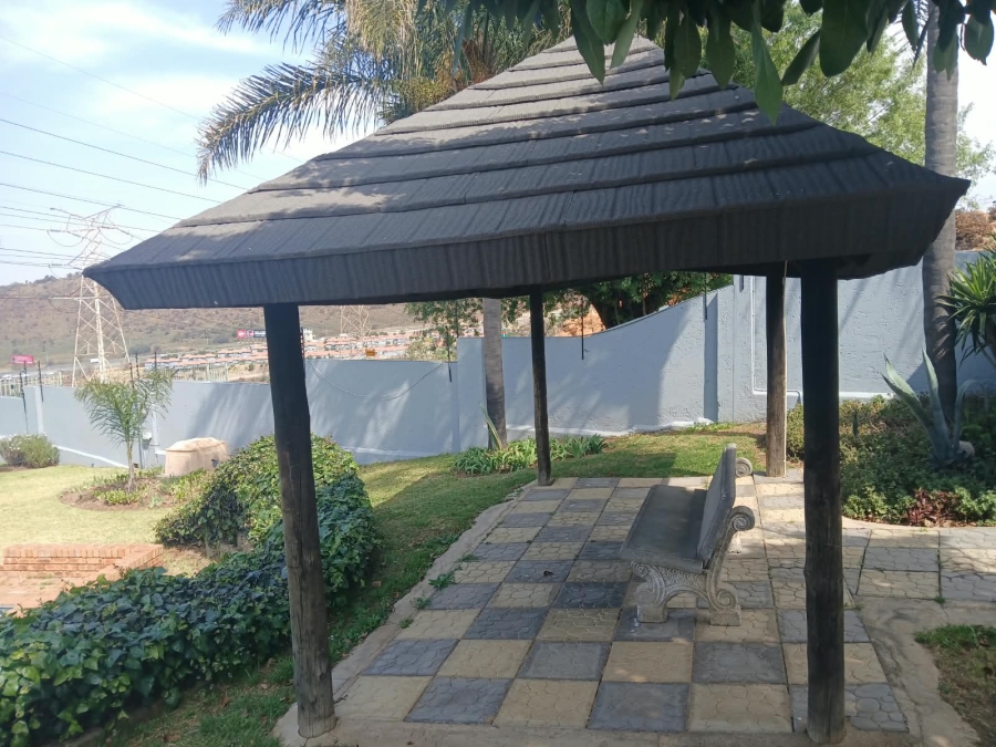 3 Bedroom Property for Sale in Linmeyer Gauteng