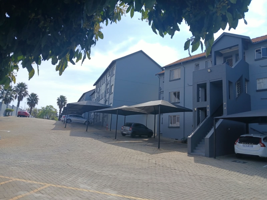 3 Bedroom Property for Sale in Linmeyer Gauteng