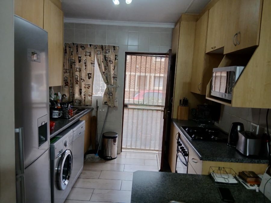 To Let 3 Bedroom Property for Rent in Greenstone Hill Gauteng